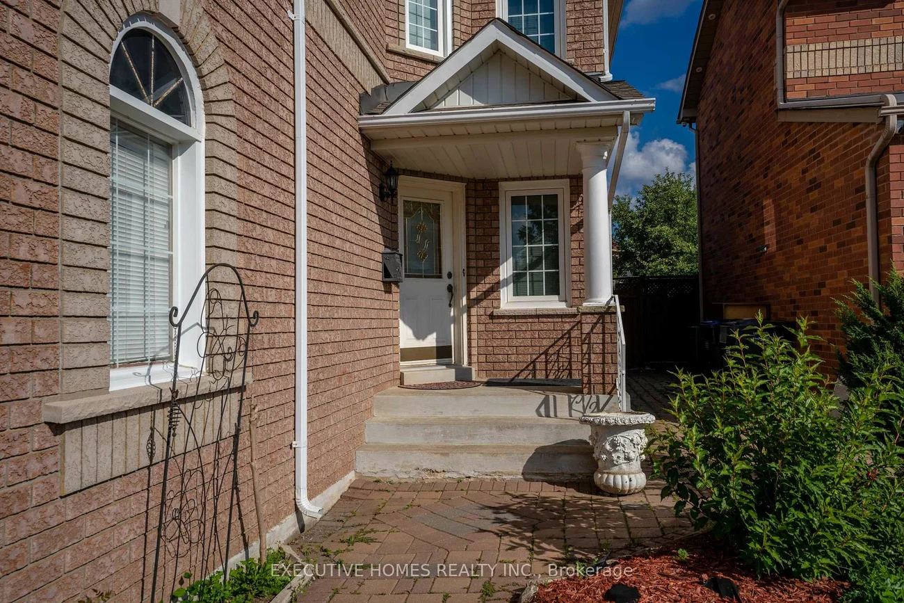 10, Safari, Snelgrove, Brampton