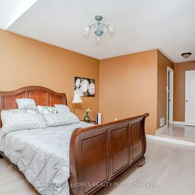 10, Safari, Snelgrove, Brampton