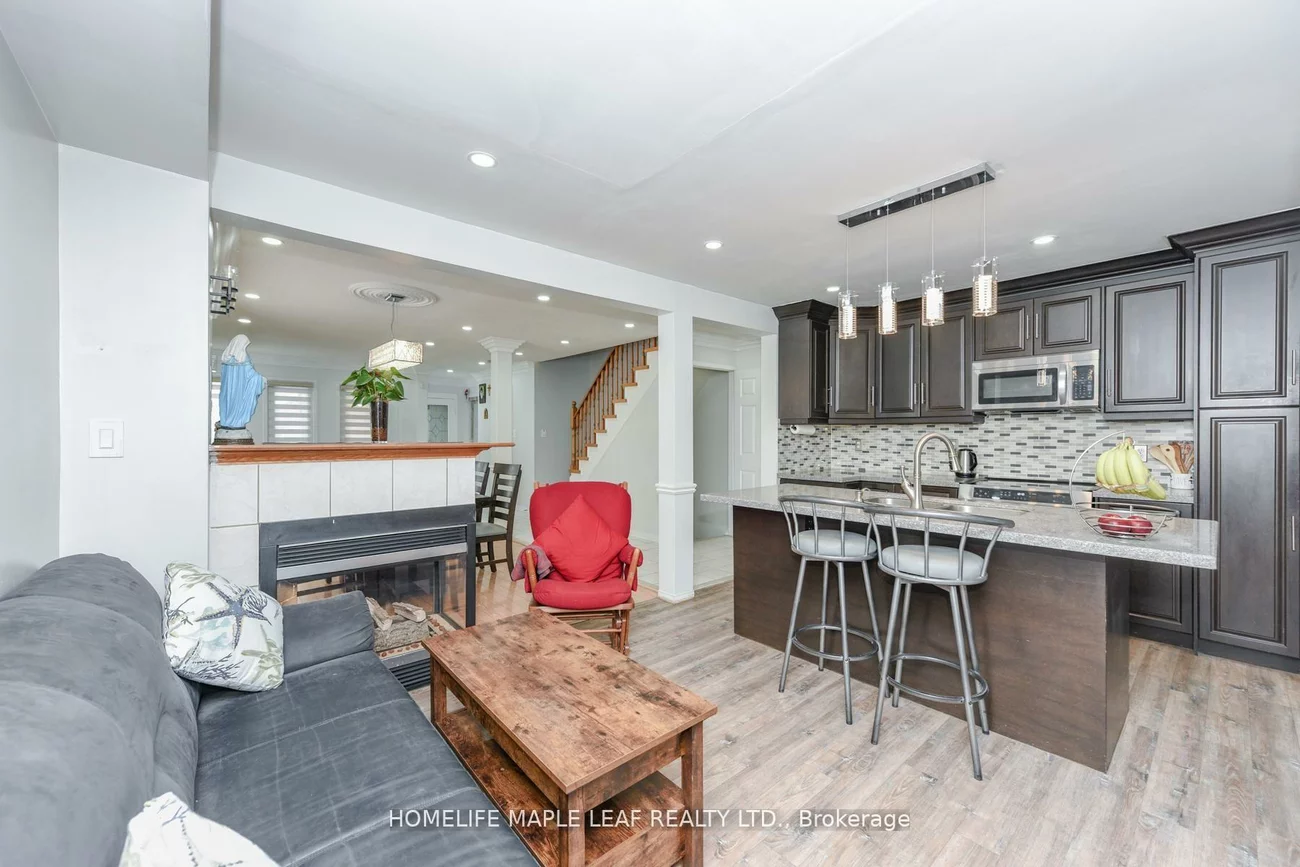 100, Alaskan Summit, Sandringham-Wellington, Brampton