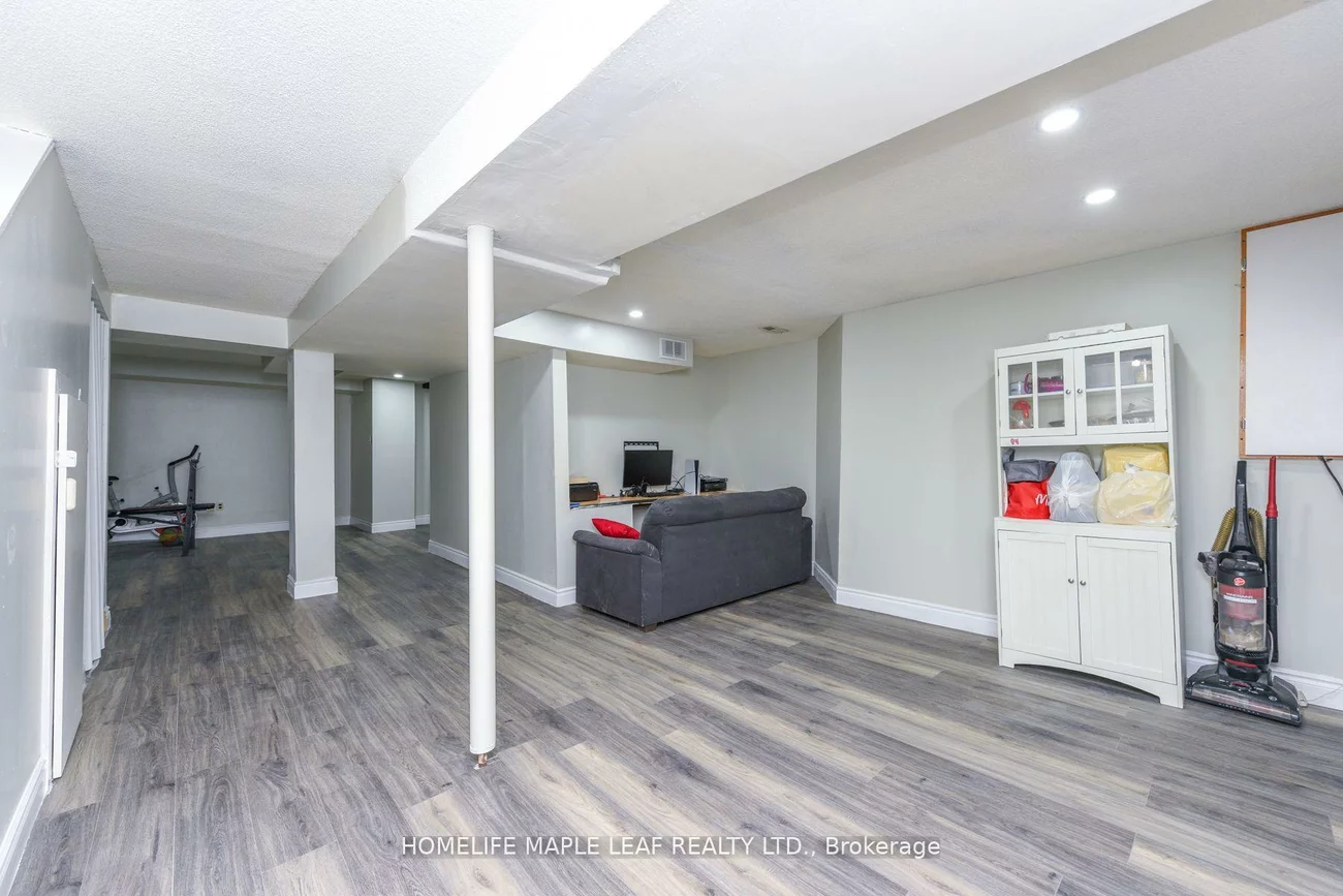 100, Alaskan Summit, Sandringham-Wellington, Brampton