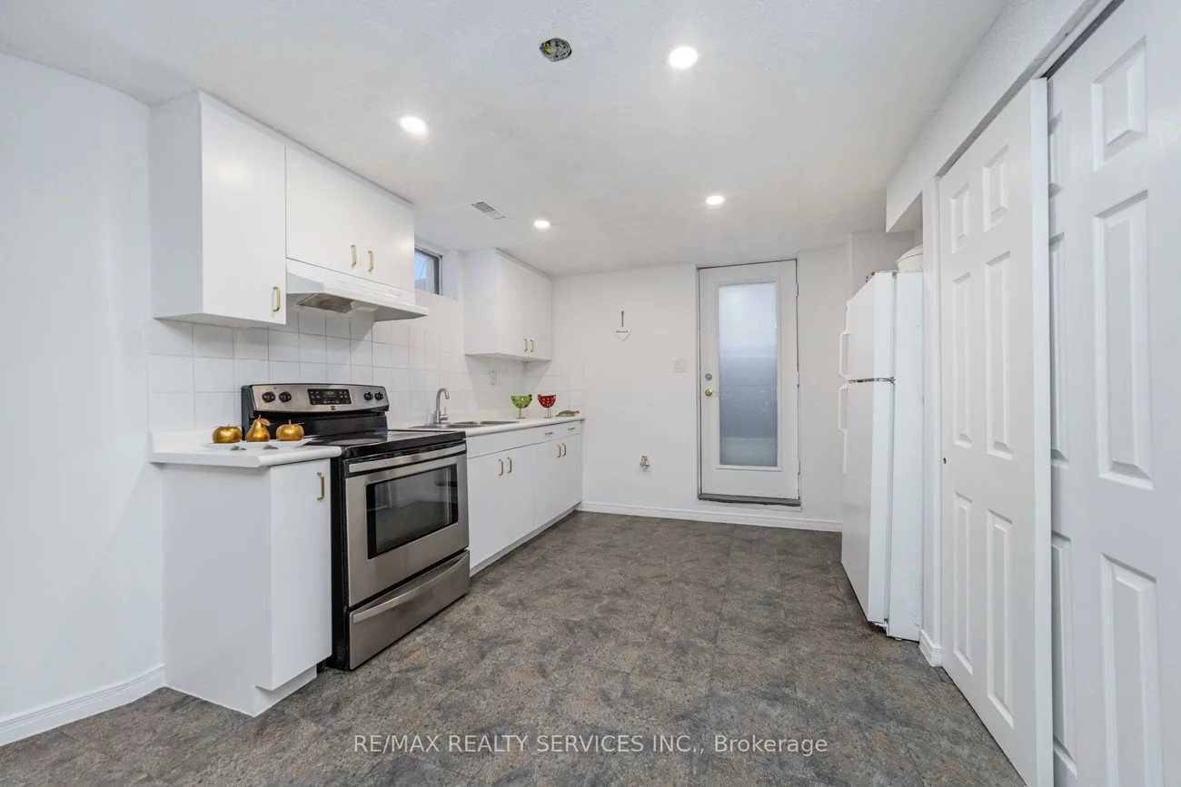 74, Leeward, Westgate, Brampton