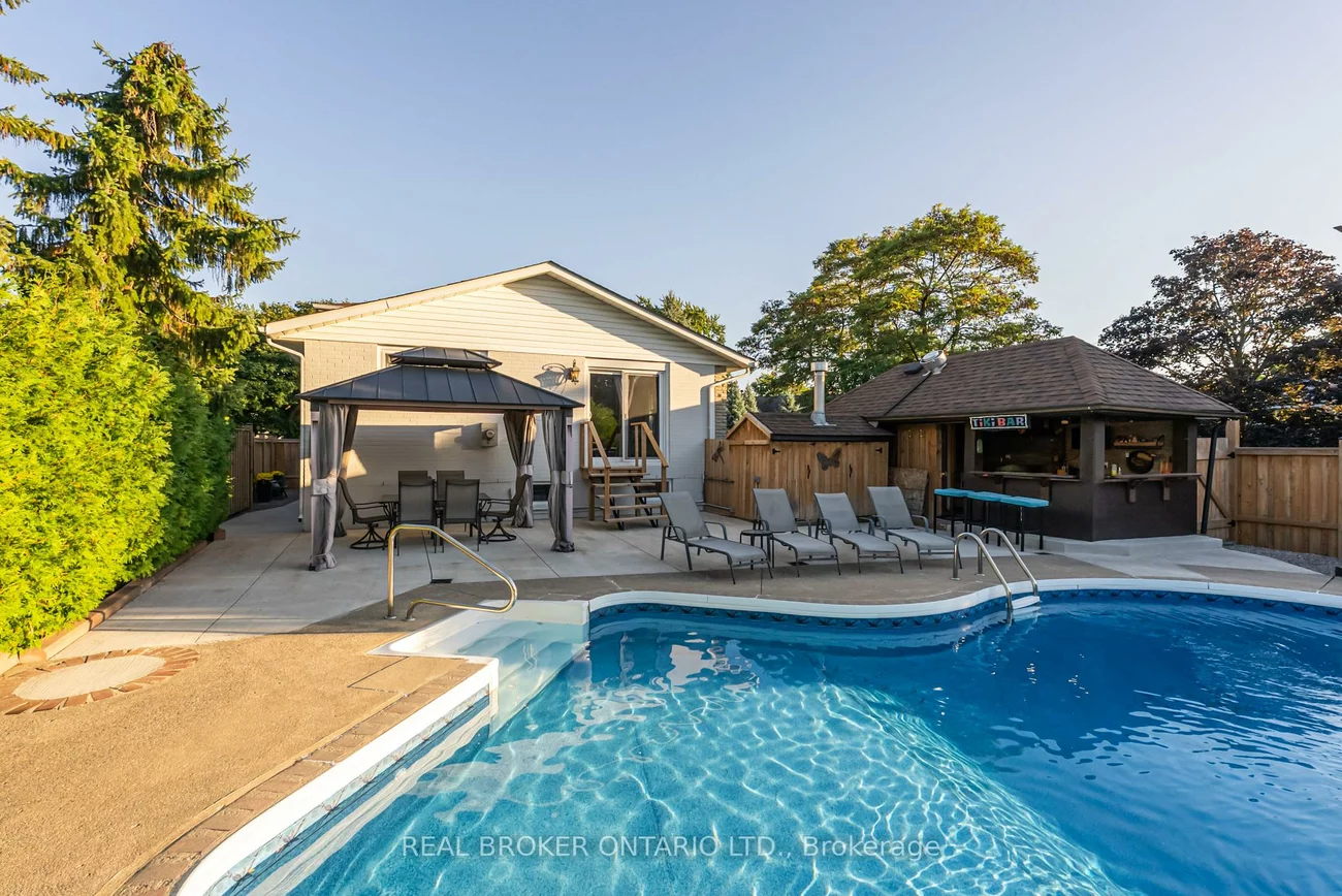 13, Pine Tree, Brampton East, Brampton