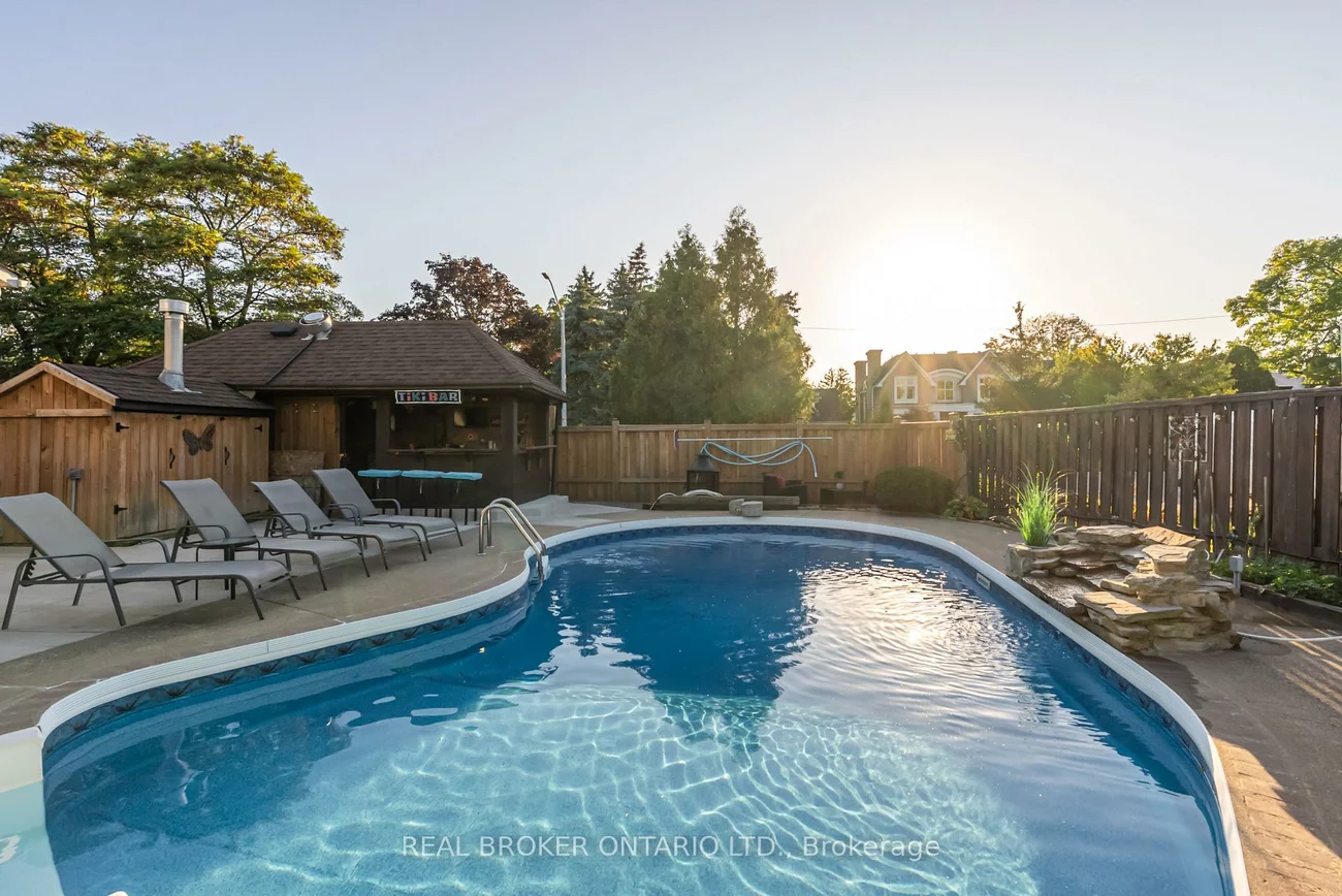 13, Pine Tree, Brampton East, Brampton