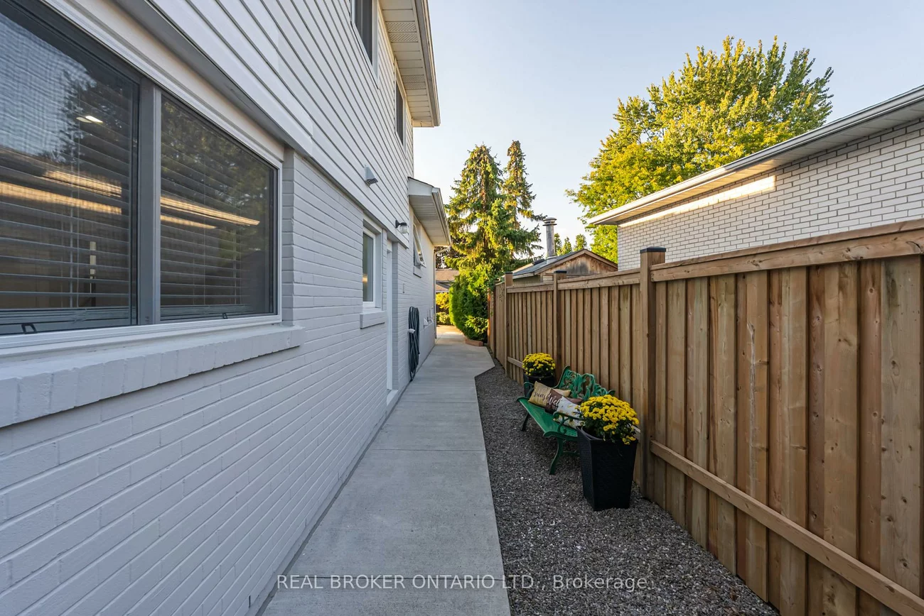 13, Pine Tree, Brampton East, Brampton