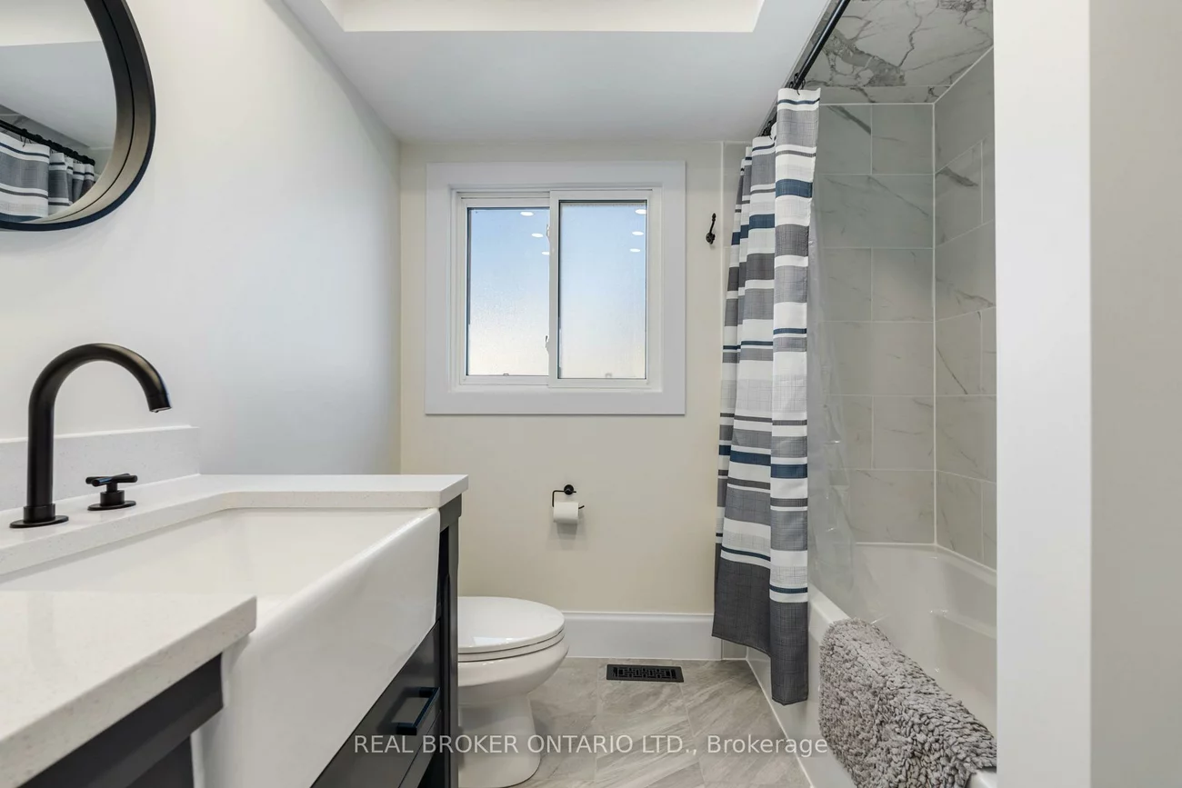 13, Pine Tree, Brampton East, Brampton