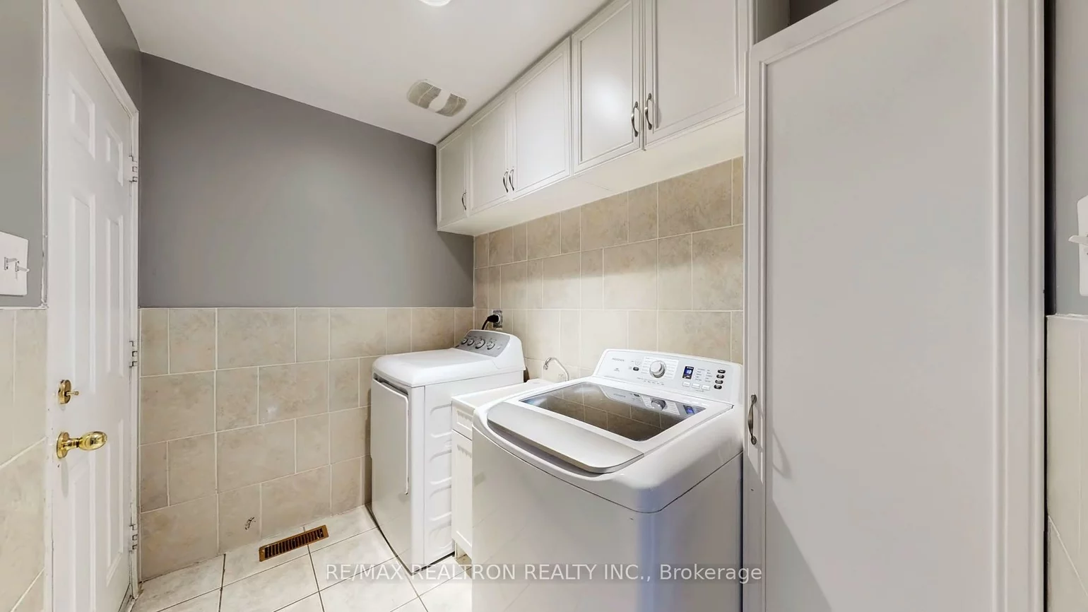 147, Porchlight, Fletcher's Creek Village, Brampton