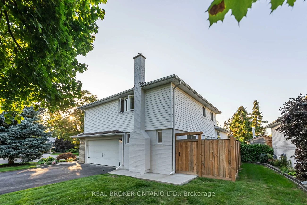 13, Pine Tree, Brampton East, Brampton