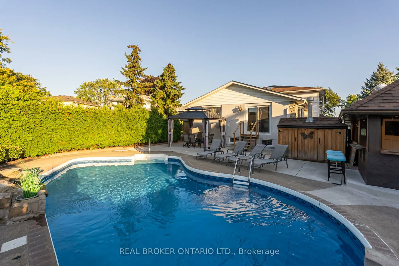 13, Pine Tree, Brampton East, Brampton