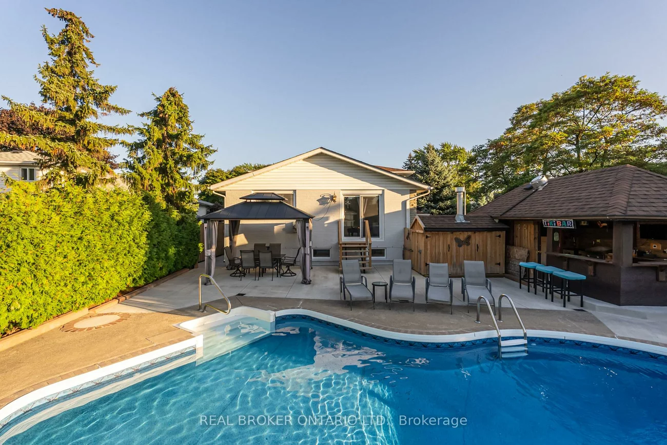 13, Pine Tree, Brampton East, Brampton