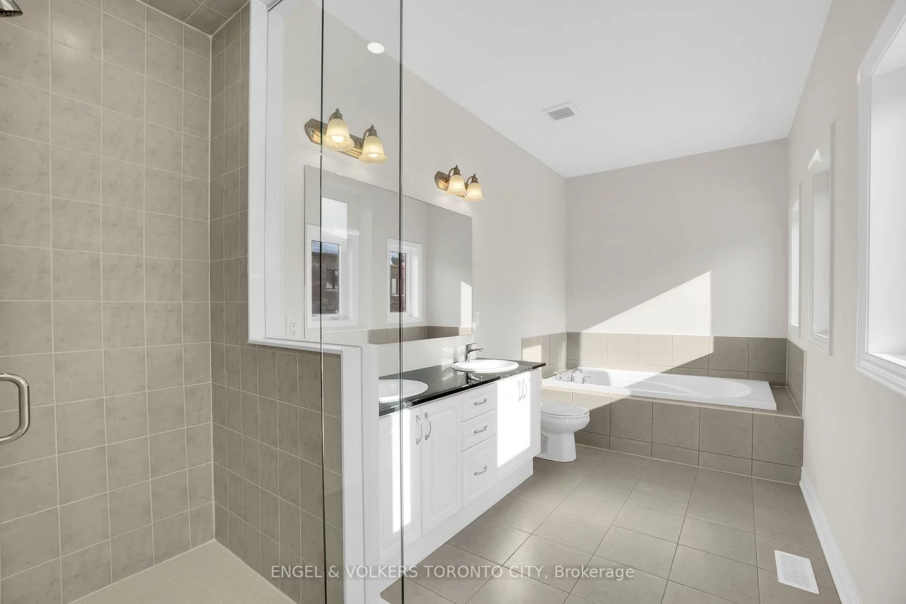 72, Claremont, Sandringham-Wellington North, Brampton