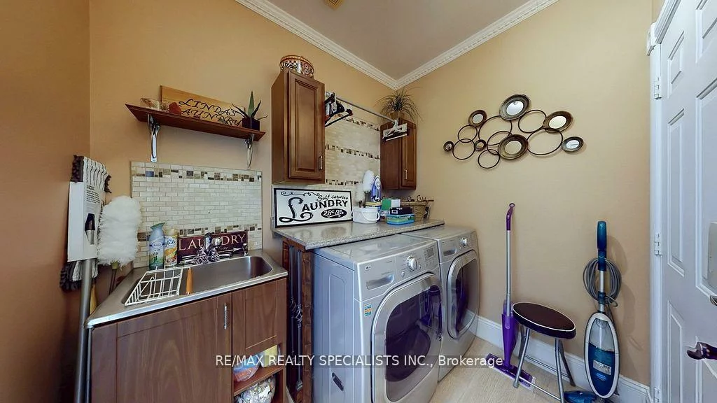 11, Wonder, Vales of Castlemore, Brampton