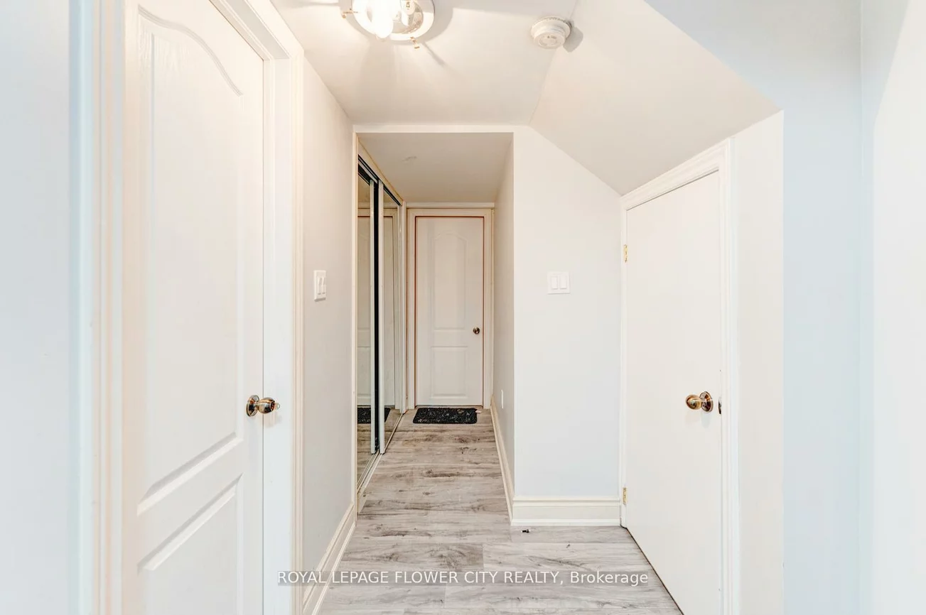 80, Dwyer, Gore Industrial North, Brampton