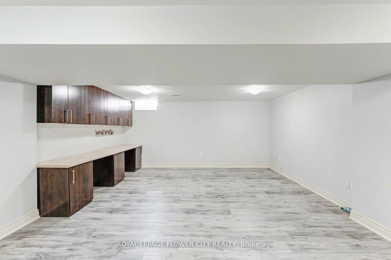 80, Dwyer, Gore Industrial North, Brampton