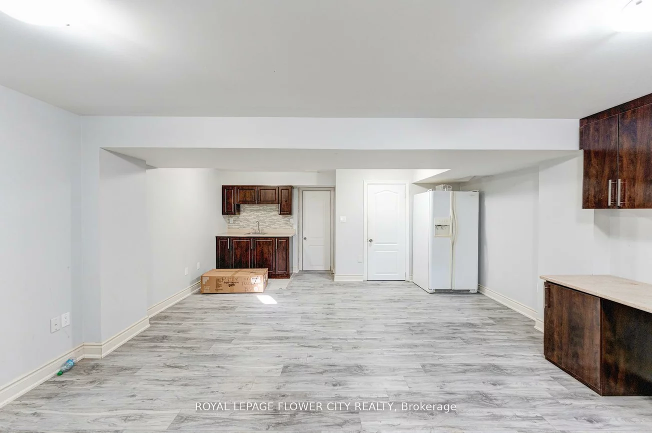 80, Dwyer, Gore Industrial North, Brampton