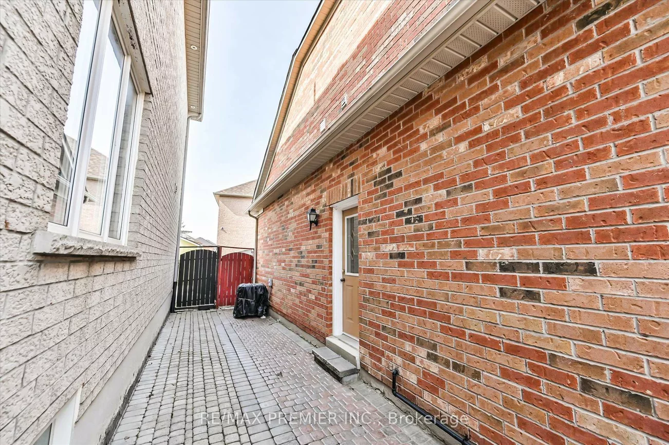 10, Leparc, Vales of Castlemore North, Brampton