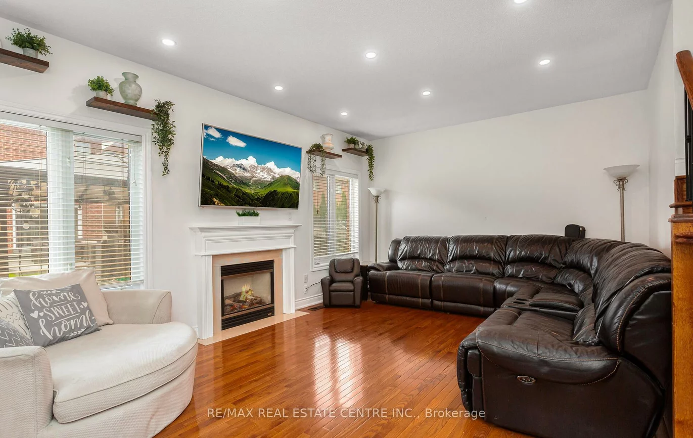 26, Saint Hubert, Vales of Castlemore North, Brampton