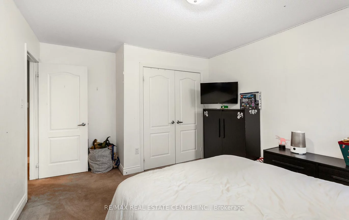 26, Saint Hubert, Vales of Castlemore North, Brampton