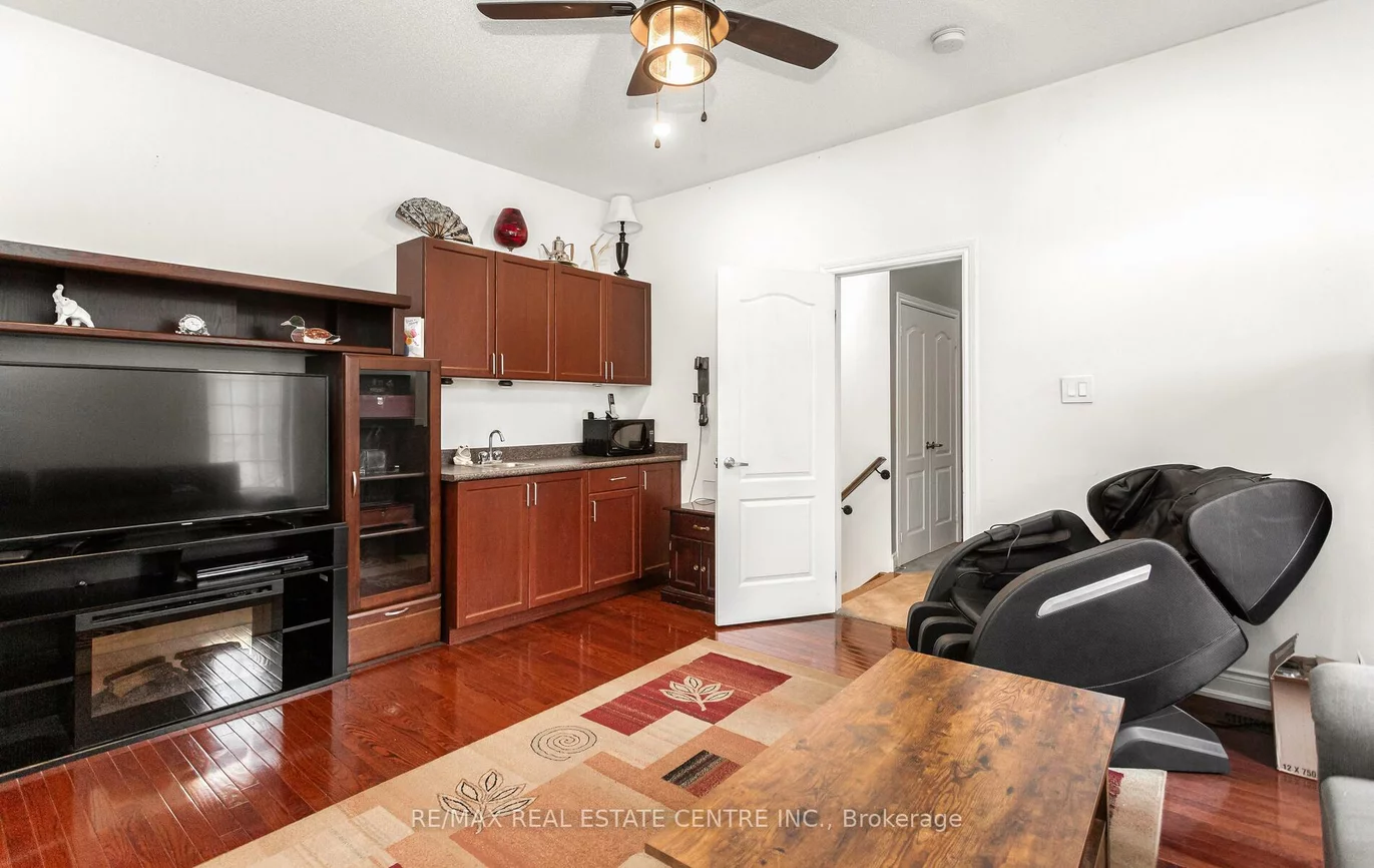 26, Saint Hubert, Vales of Castlemore North, Brampton