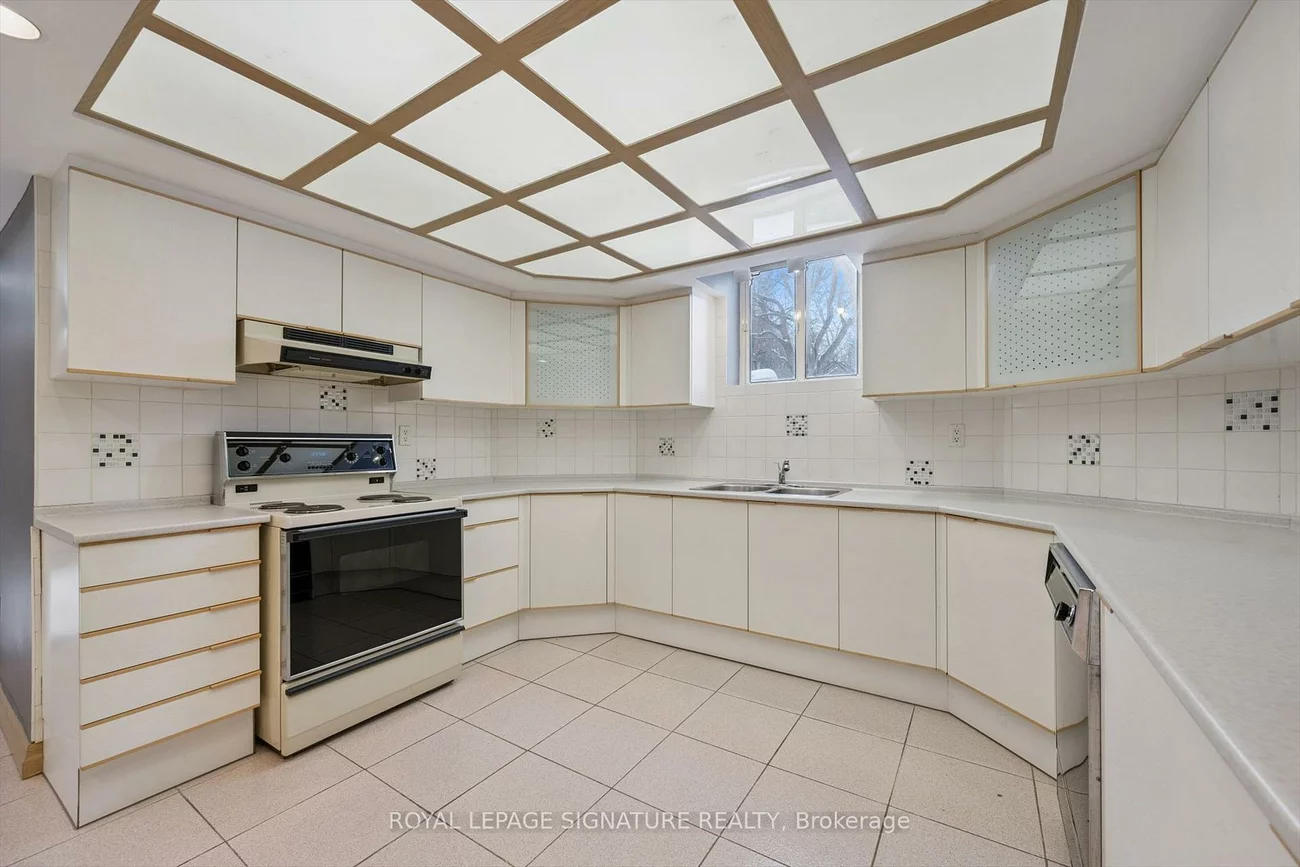 28, Manswood, Claireville Conservation, Brampton