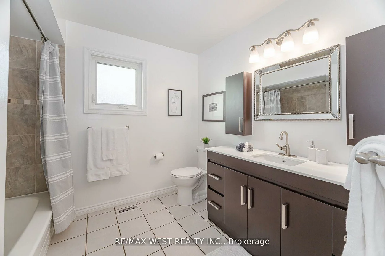 17, Malcolm, Central Park, Brampton