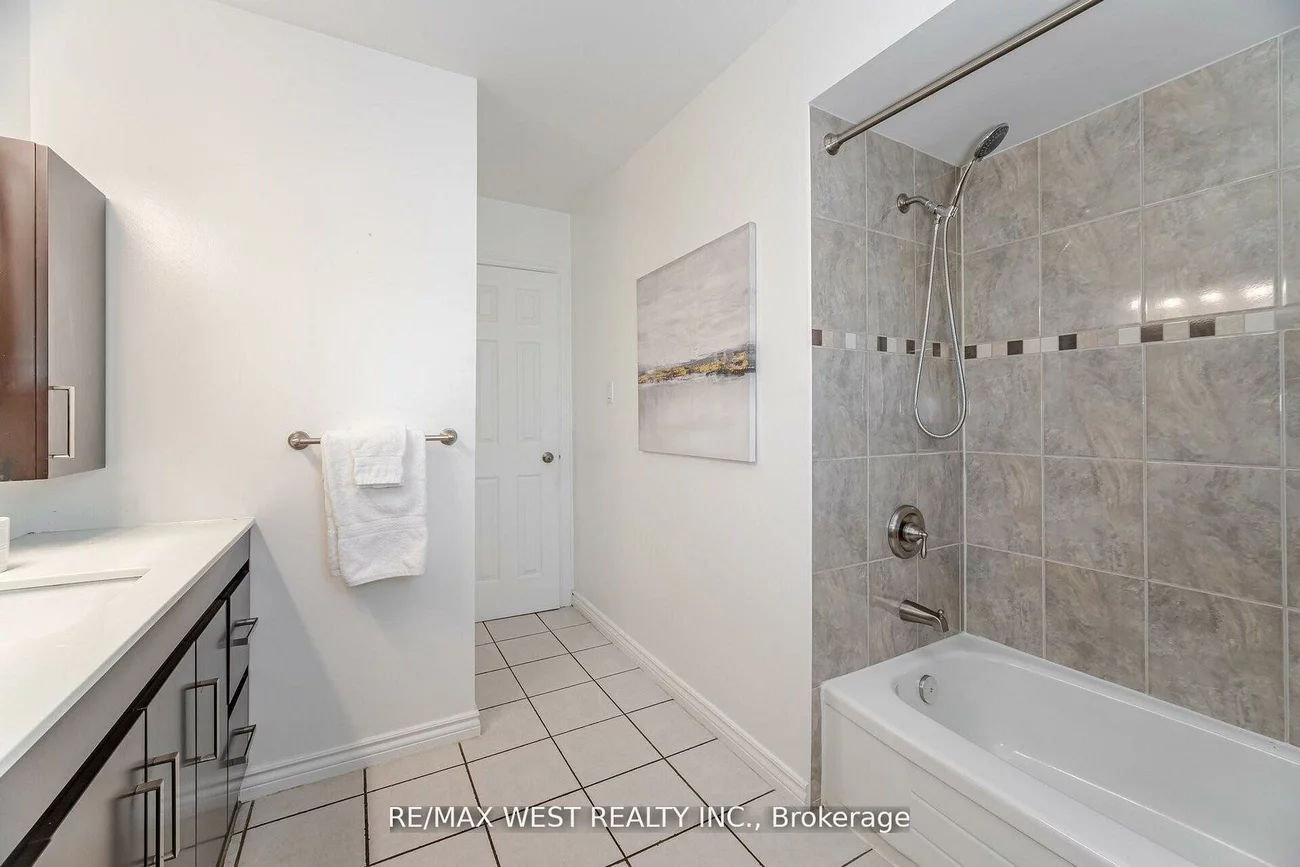 17, Malcolm, Central Park, Brampton