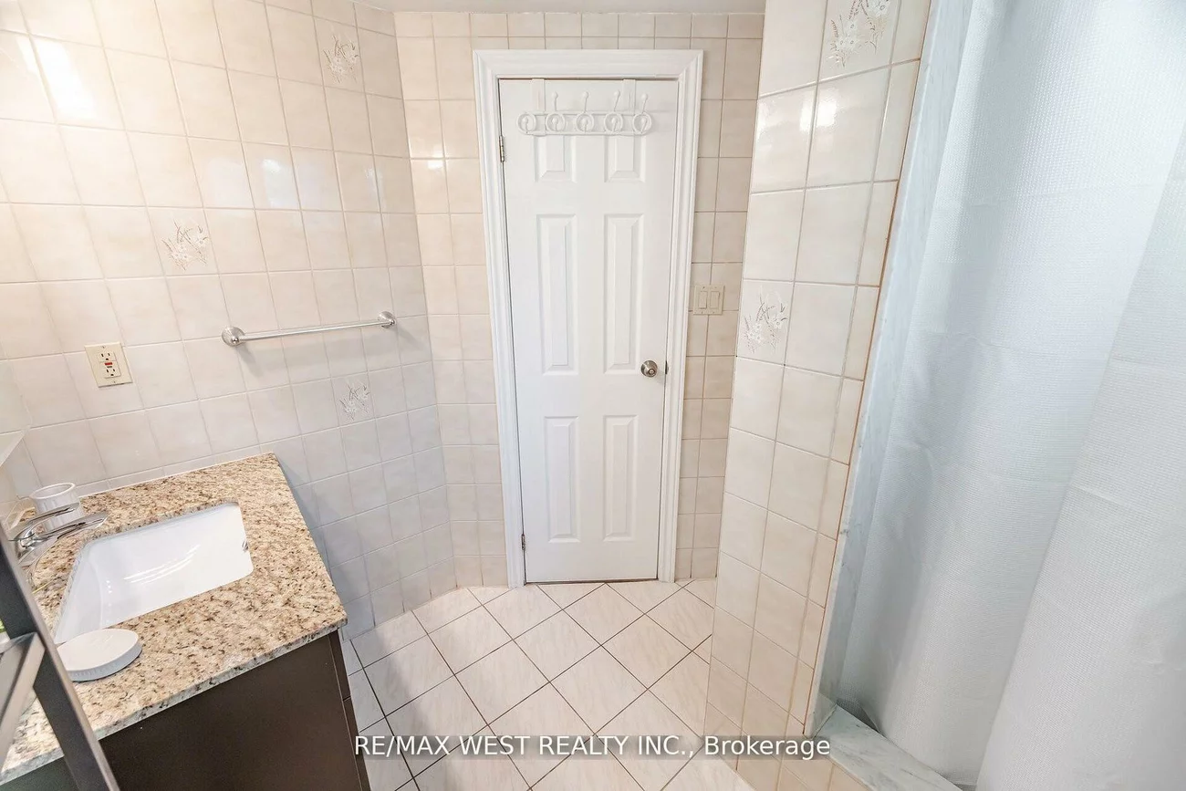 17, Malcolm, Central Park, Brampton