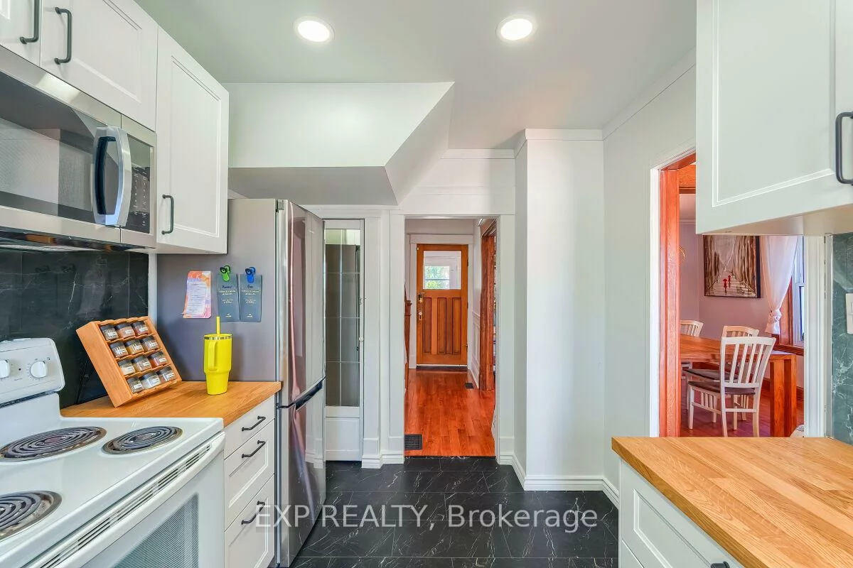 7, David, Downtown Brampton, Brampton