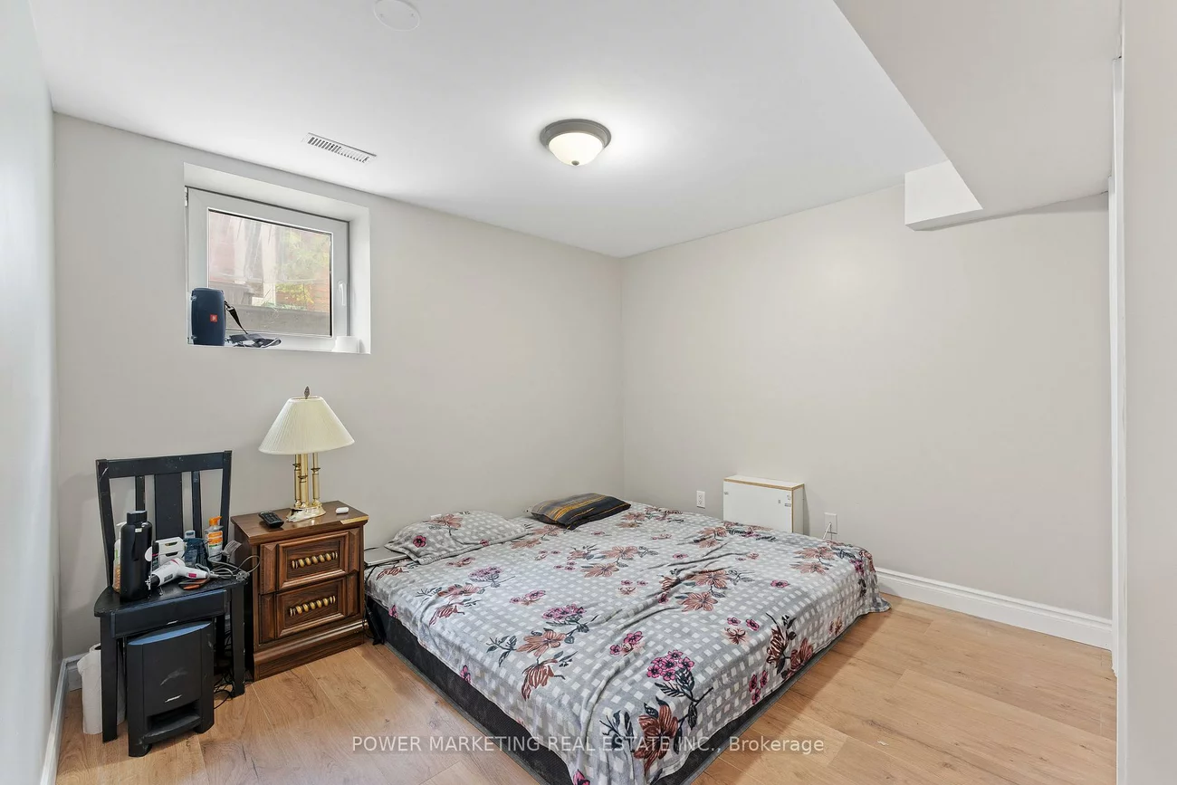 3, Newbury, Westgate, Brampton