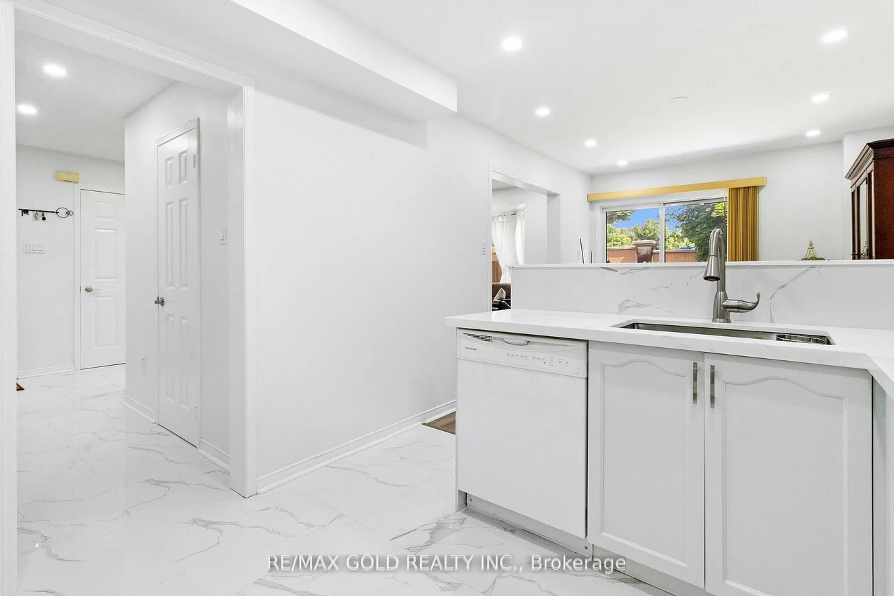 40, Blue Spruce, Sandringham-Wellington, Brampton