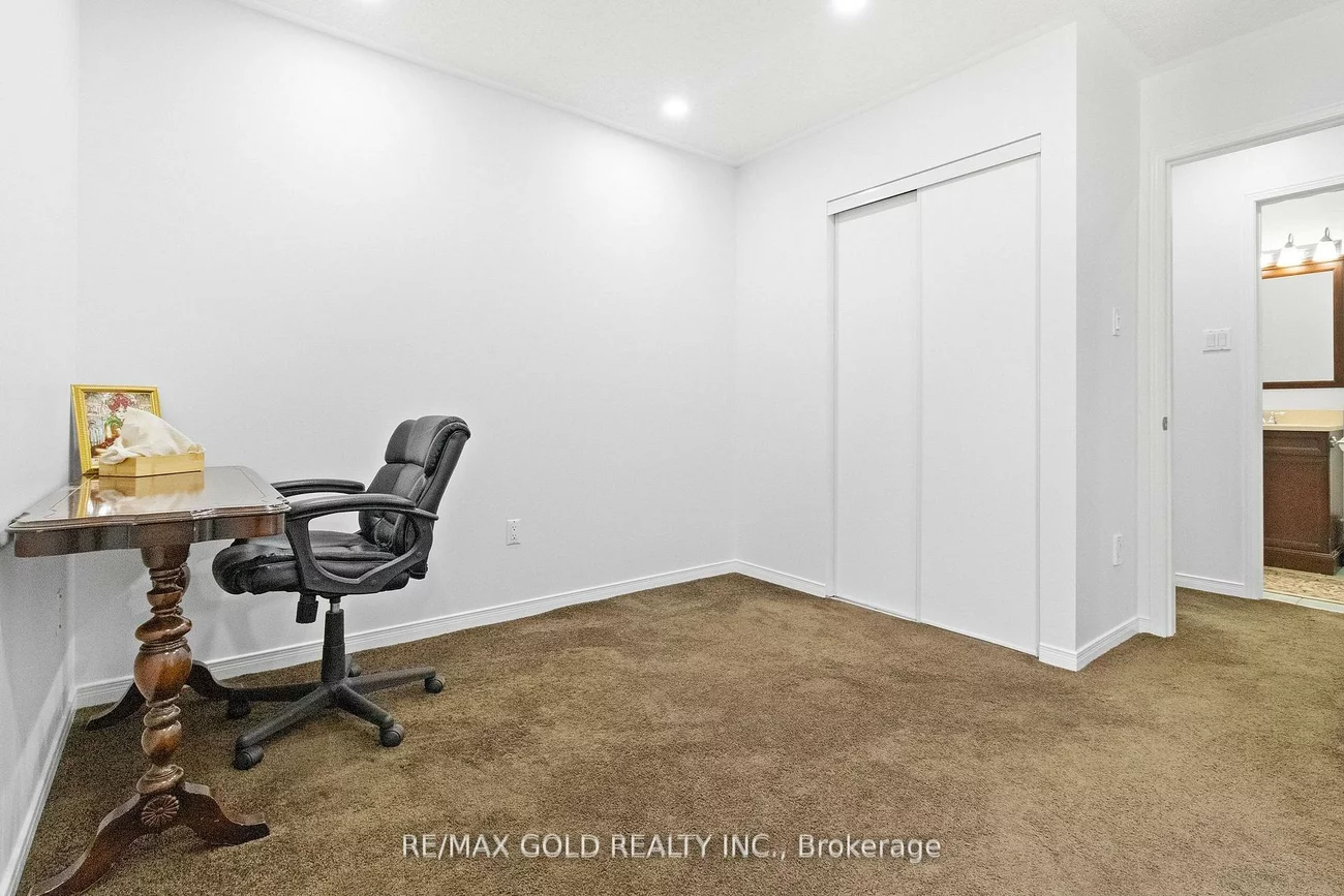 40, Blue Spruce, Sandringham-Wellington, Brampton