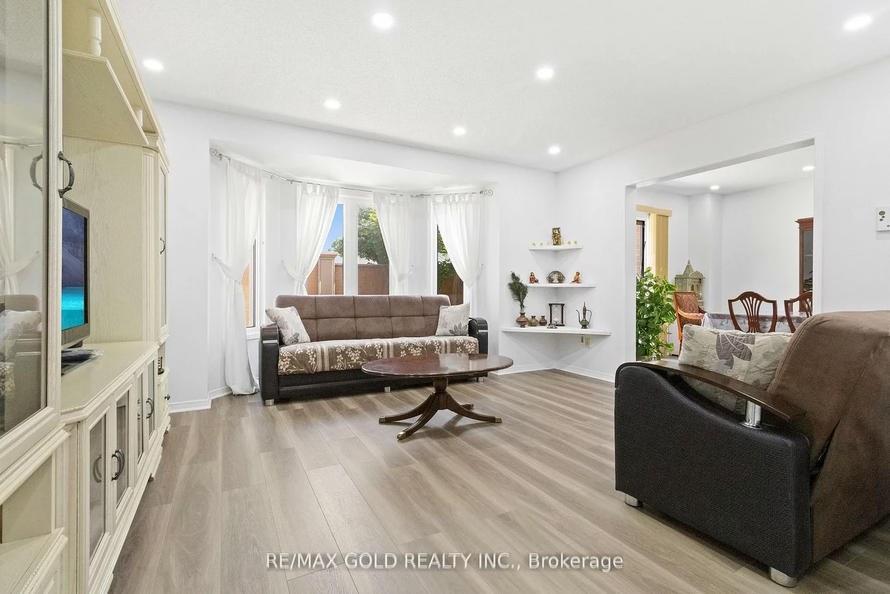 40, Blue Spruce, Sandringham-Wellington, Brampton