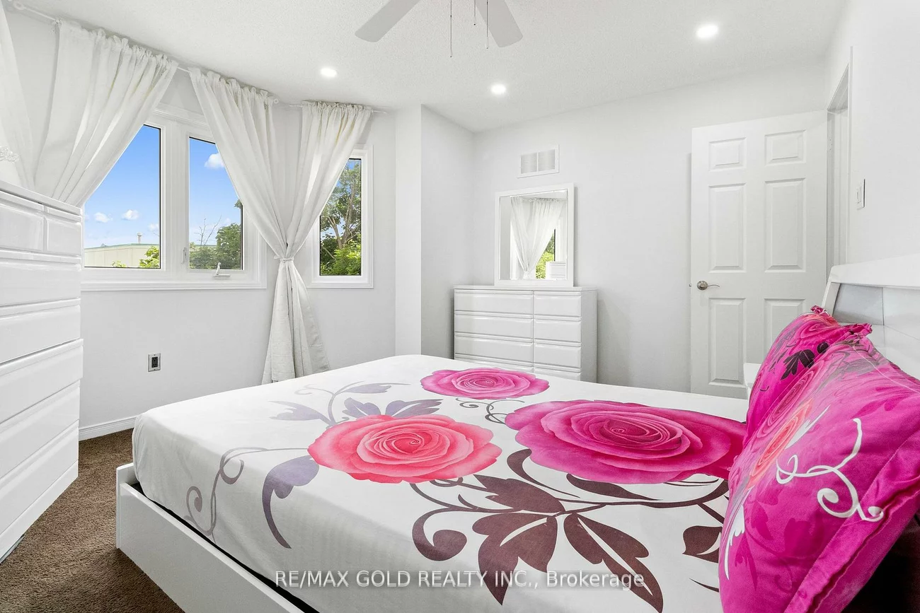 40, Blue Spruce, Sandringham-Wellington, Brampton