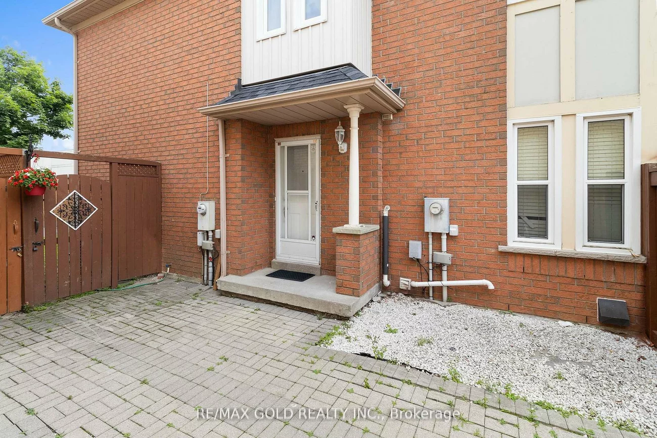 40, Blue Spruce, Sandringham-Wellington, Brampton