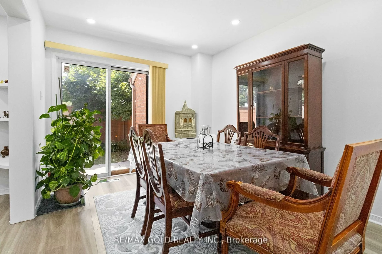 40, Blue Spruce, Sandringham-Wellington, Brampton