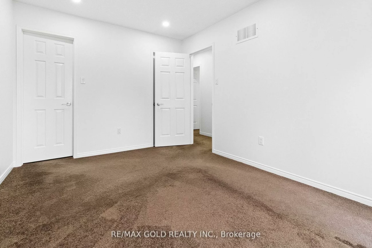 40, Blue Spruce, Sandringham-Wellington, Brampton