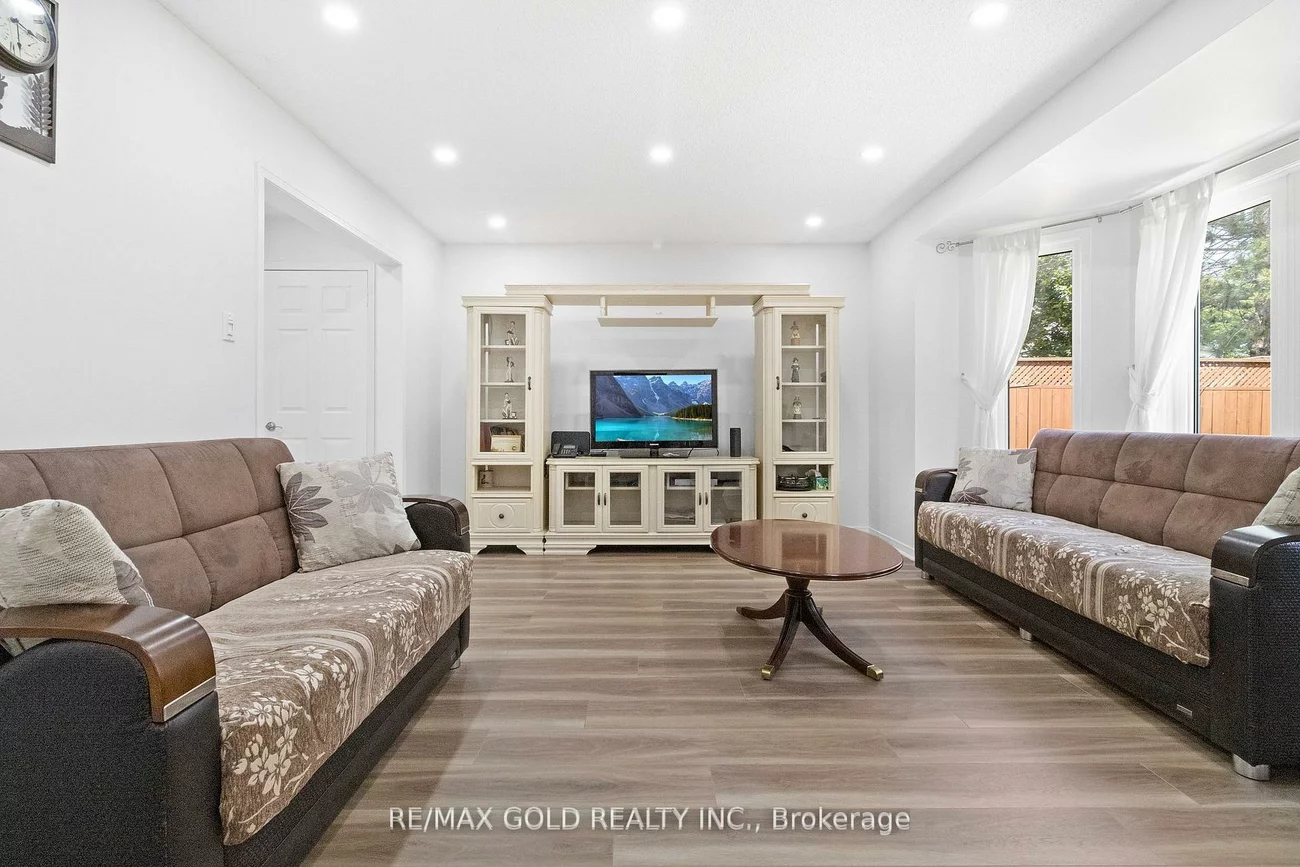 40, Blue Spruce, Sandringham-Wellington, Brampton