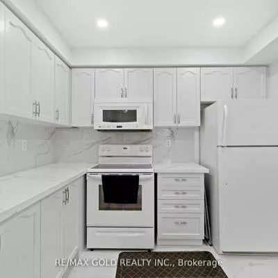 40, Blue Spruce, Sandringham-Wellington, Brampton