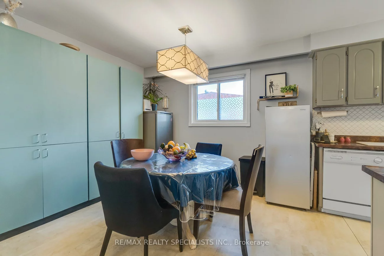 8, Malcolm, Central Park, Brampton