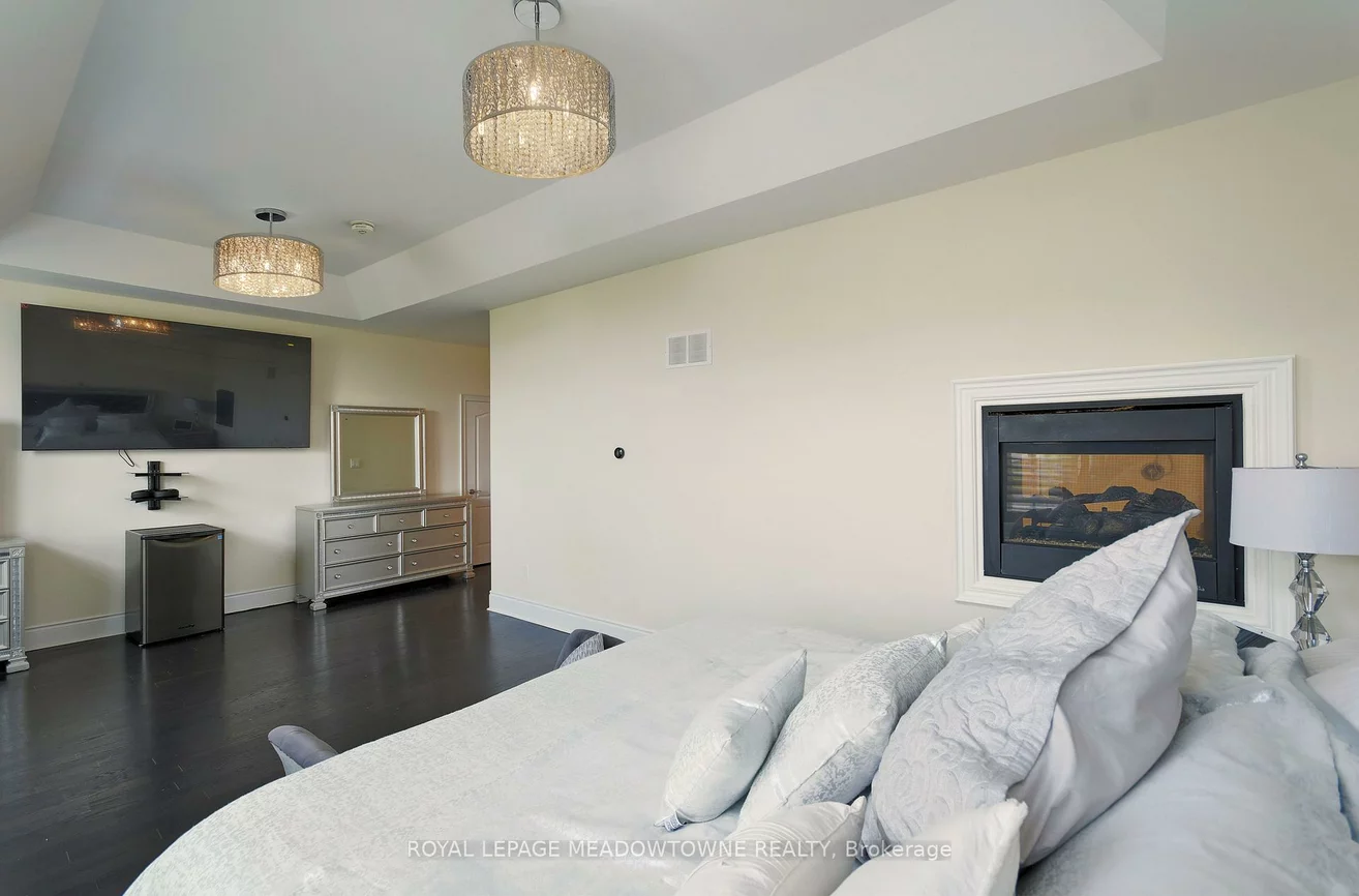 1, Royal West, Credit Valley, Brampton