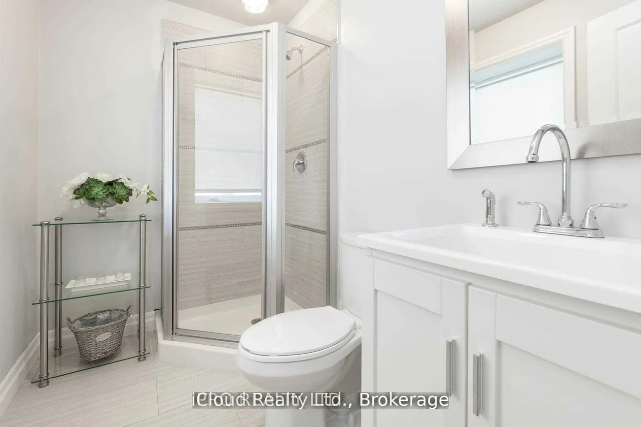 18, Sunset, Brampton West, Brampton