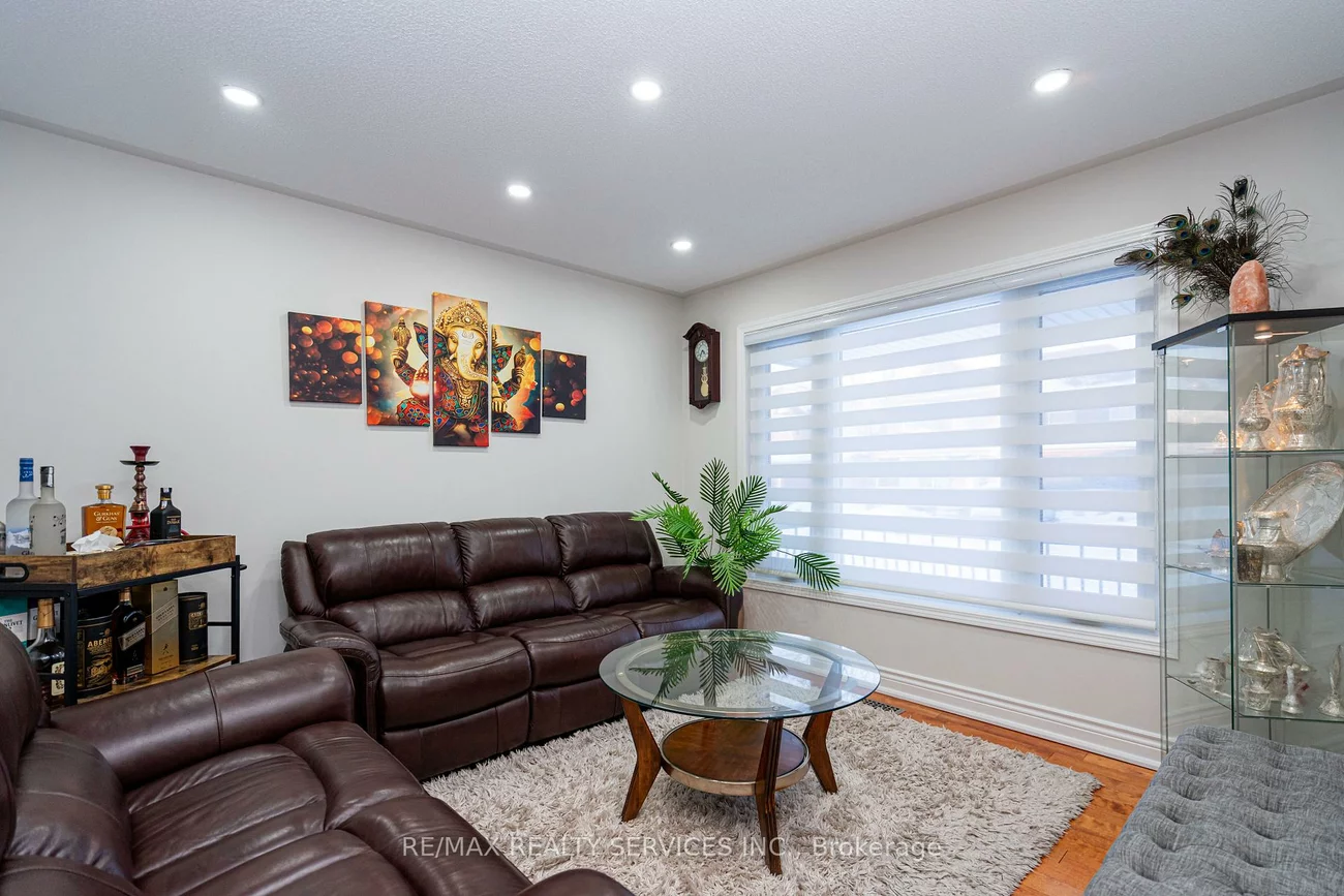 10, Penn, Fletcher's Meadow, Brampton