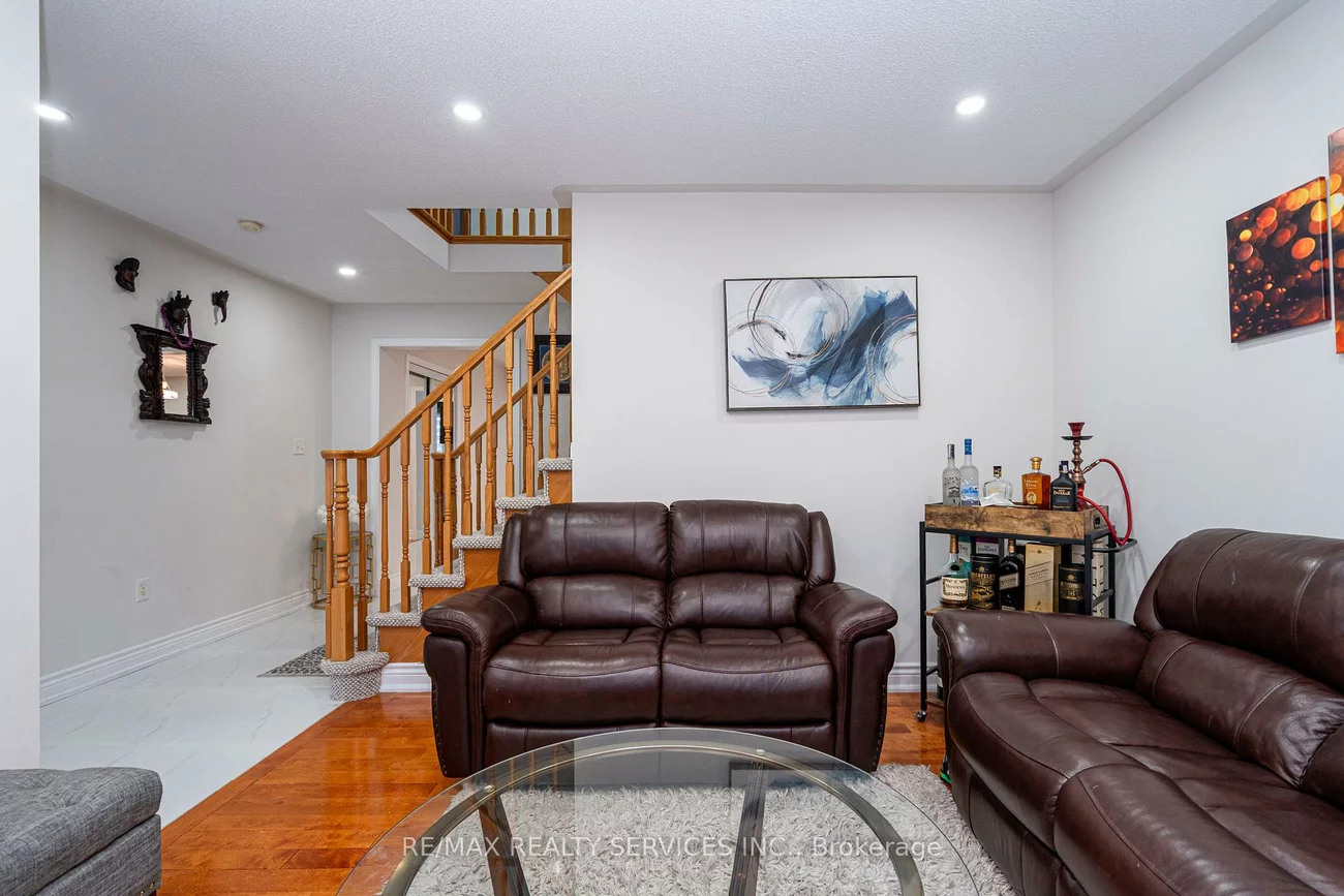 10, Penn, Fletcher's Meadow, Brampton