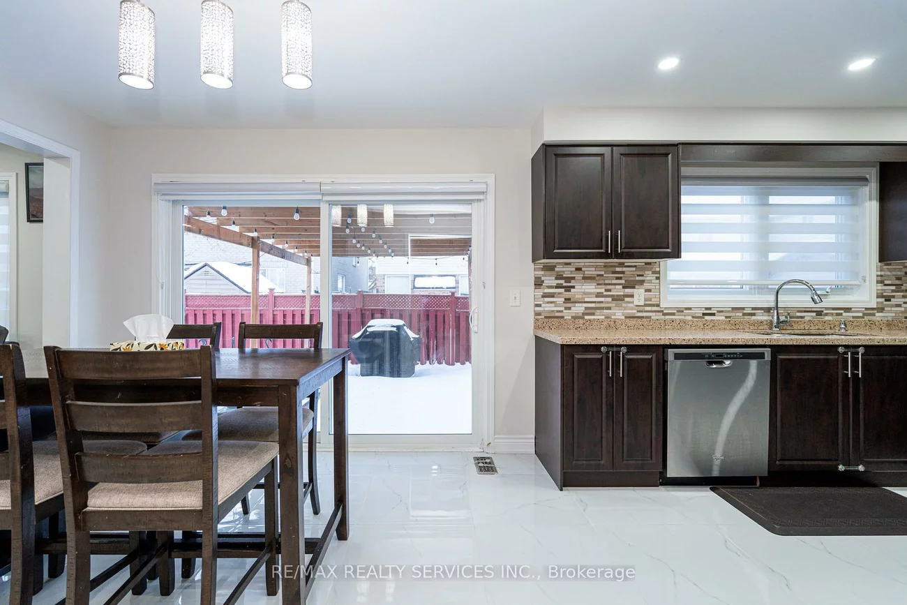 10, Penn, Fletcher's Meadow, Brampton