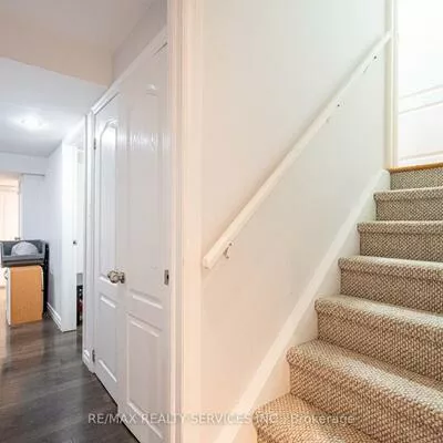 10, Penn, Fletcher's Meadow, Brampton