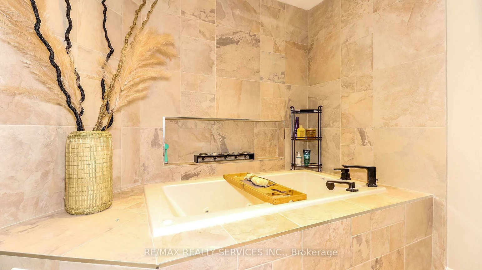 20, Manett, Brampton West, Brampton