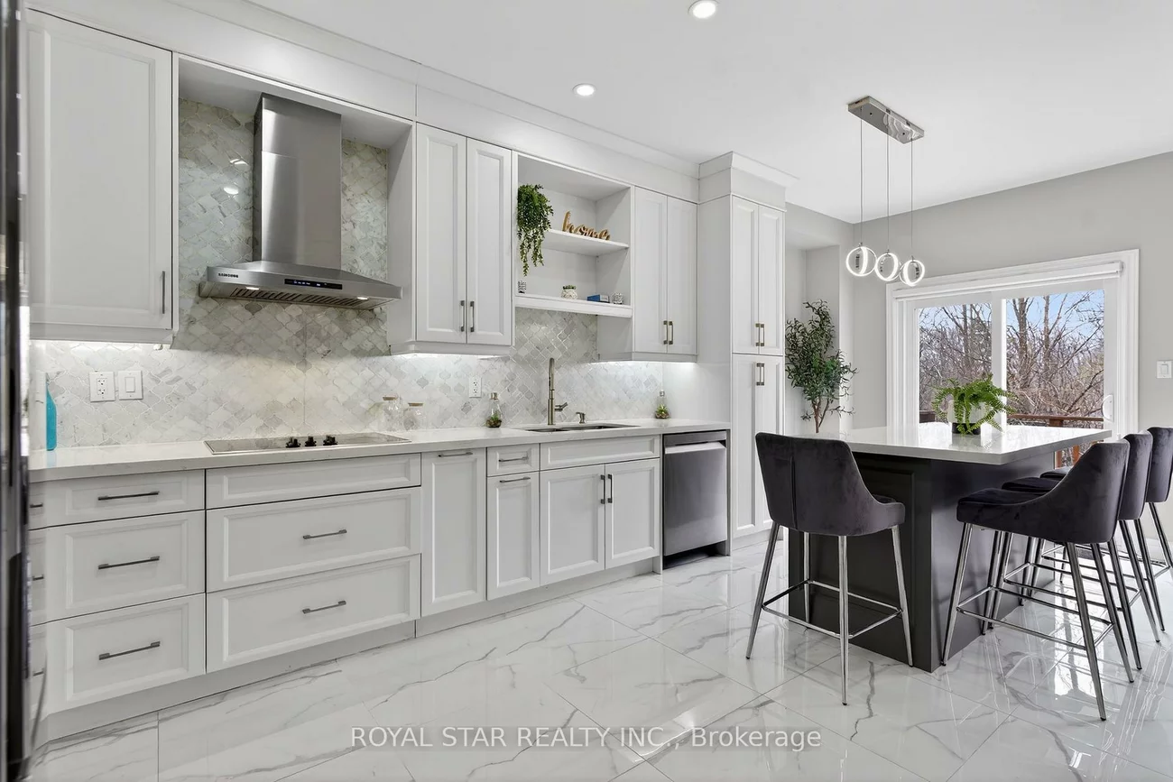 10, Solidarity, Bram West, Brampton