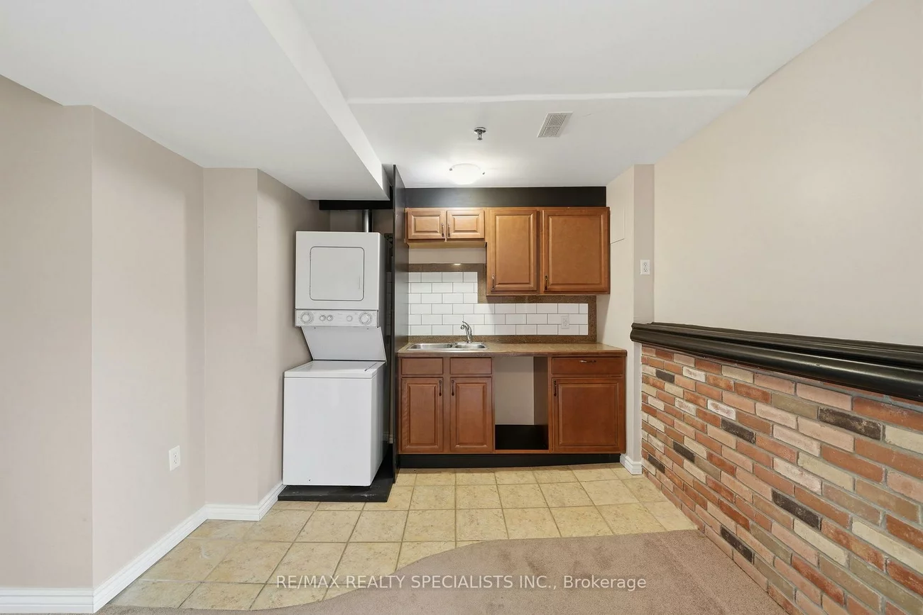 44, Fanshawe, Heart Lake West, Brampton