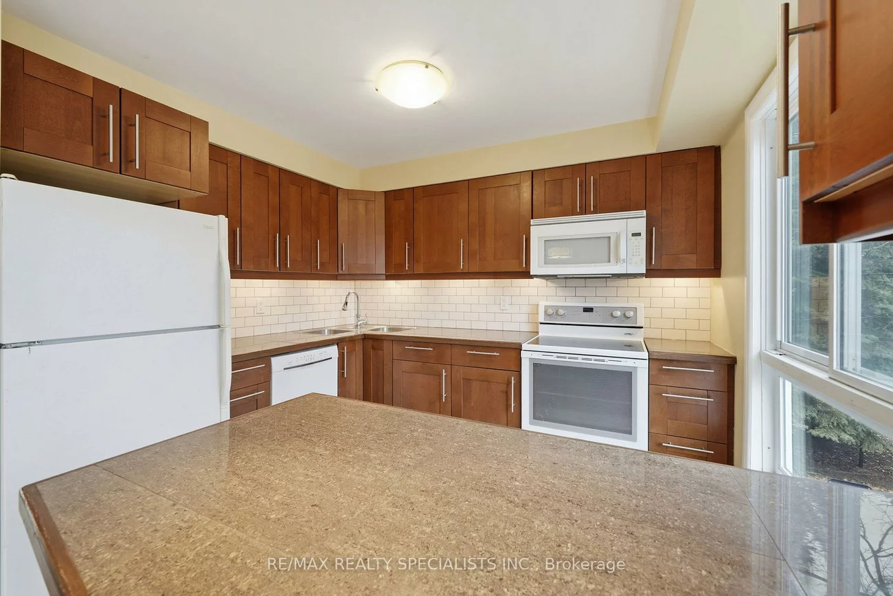 44, Fanshawe, Heart Lake West, Brampton