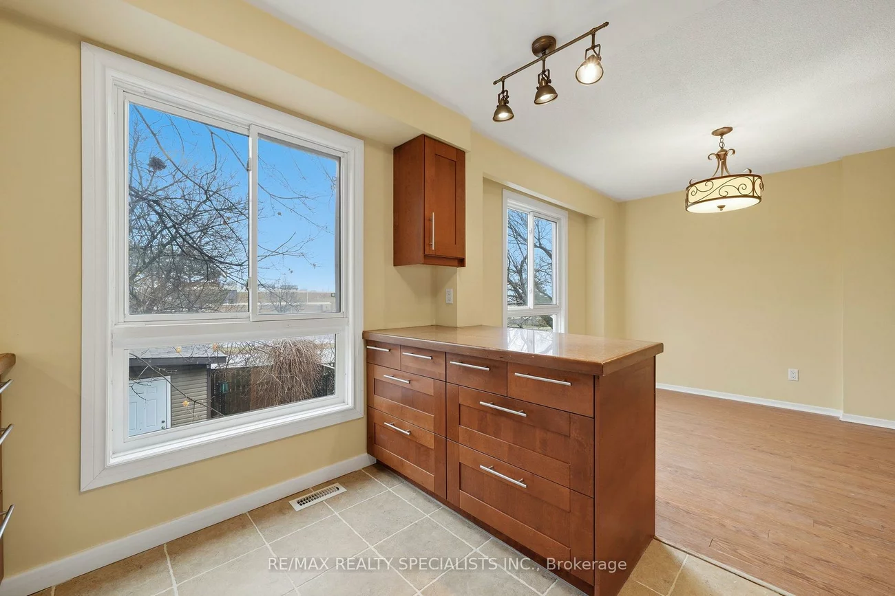 44, Fanshawe, Heart Lake West, Brampton