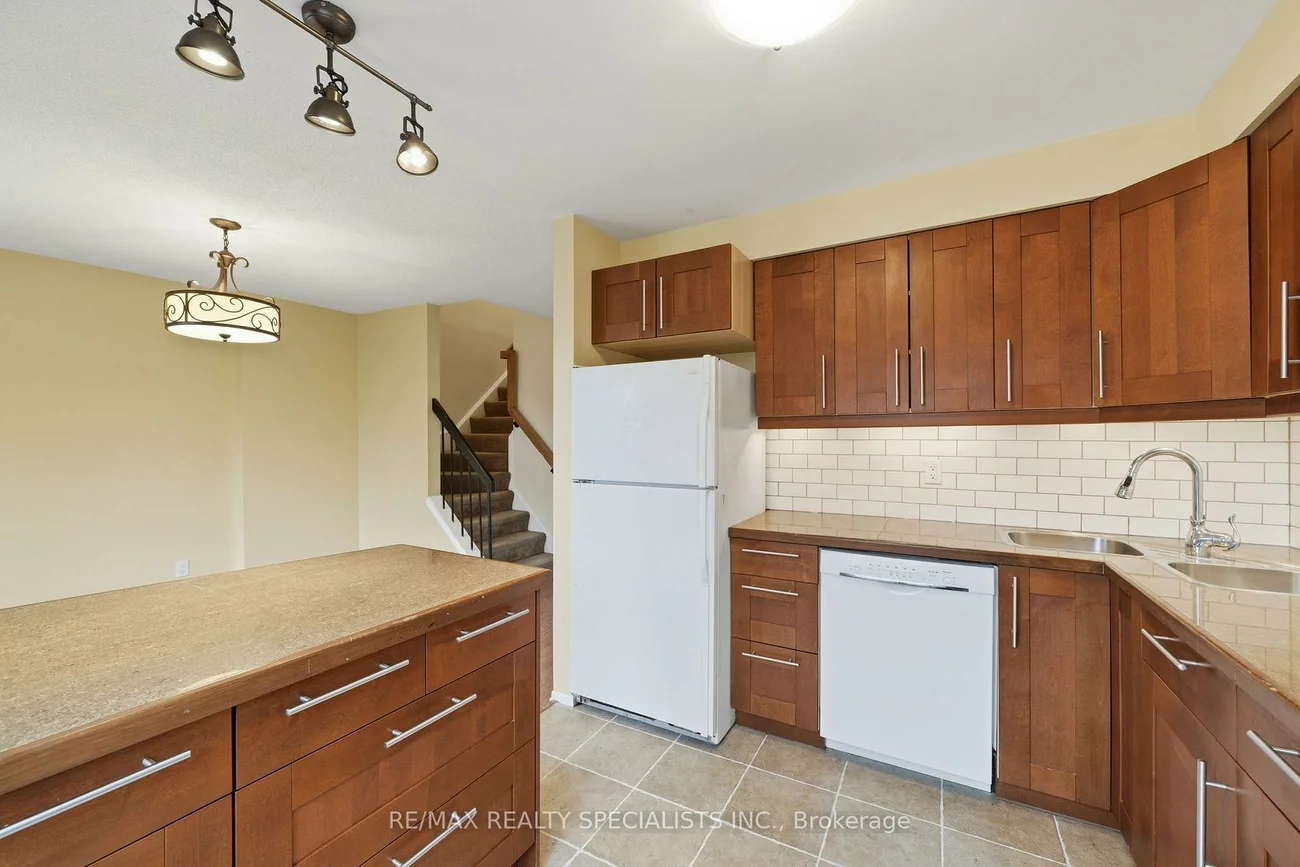 44, Fanshawe, Heart Lake West, Brampton